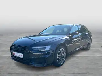 Das Bild zeigt einen schwarzen Audi A6 Avant von vorne mit sichtbarem Händlerlogo.