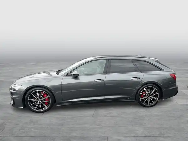 Das Bild zeigt einen grauen AUDI S6 AVANT von der Seite.
