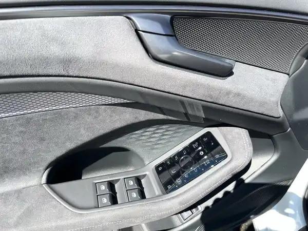 AUDI A6 AVANT (21/23)