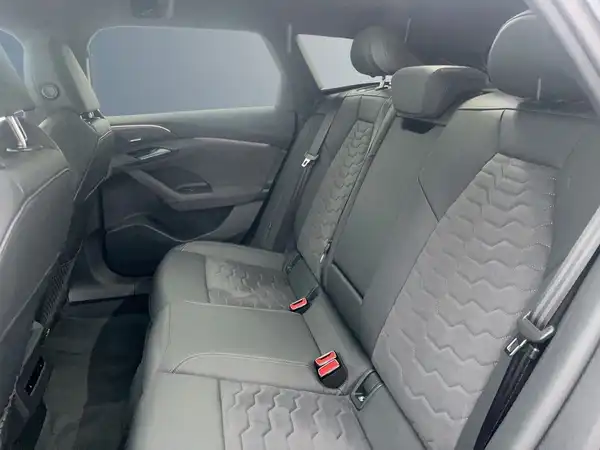 AUDI A6 AVANT E-TRON (14/21)