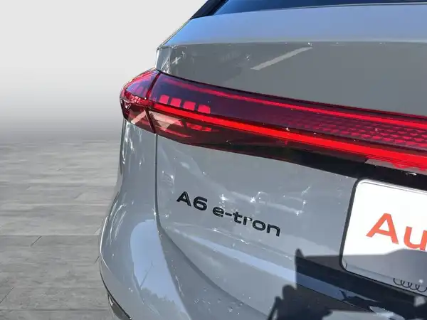 AUDI A6 AVANT E-TRON (20/24)