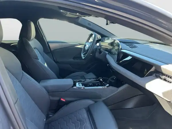 AUDI A6 AVANT E-TRON (22/24)