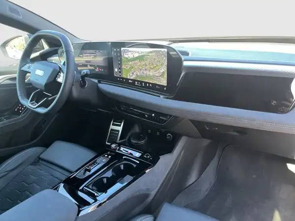 AUDI A6 AVANT E-TRON (23/24)