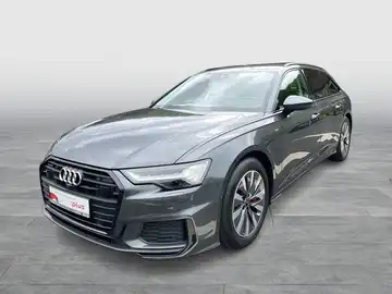 Ein Bild eines grauen Audi A6 Avant, aufgenommen von der Seite. Das Fahrzeug hat ein Händlerlogo und markante Texteinblendungen.