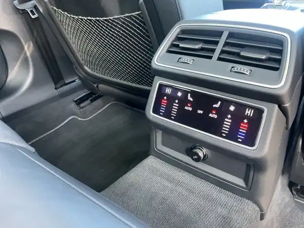 AUDI S6 AVANT (17/20)