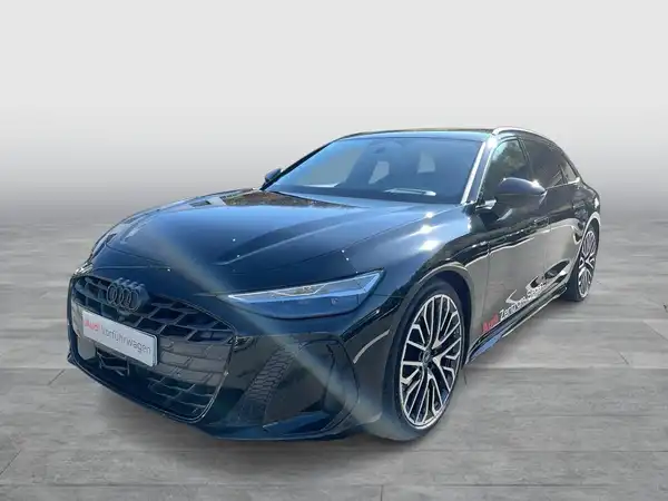 Das Bild zeigt einen schwarzen Audi A6 Avant von vorne. Das Händlerlogo und weitere Texteinblendungen sind im Bild sichtbar.