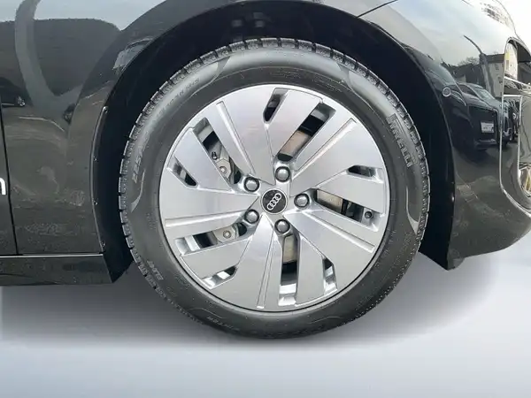 AUDI A6 AVANT E-TRON (6/17)