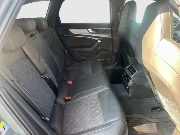 AUDI S6 AVANT (16/21)