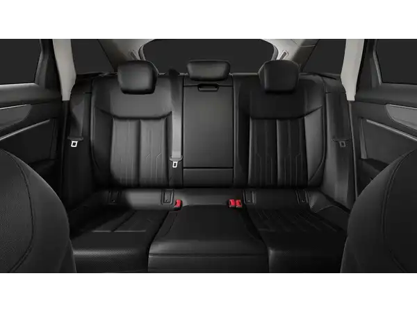 Das Bild zeigt den Innenraum eines AUDI A6 AVANT, spezifisch die Rücksitzbank in schwarzem Leder.