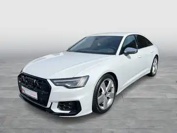 Das Bild zeigt einen weißen Audi S6 Limousine, aufgenommen von der Seite.