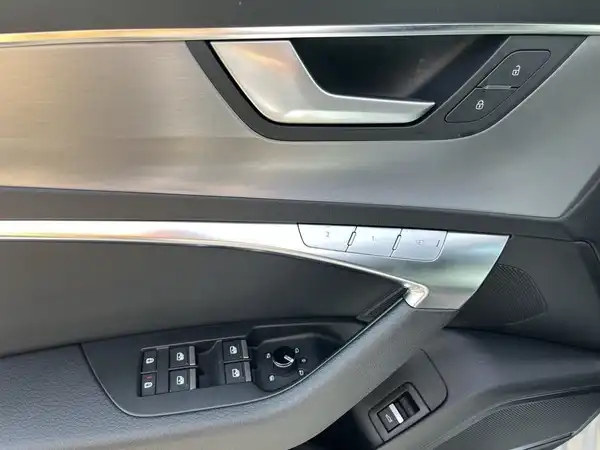AUDI S6 LIMOUSINE (19/21)