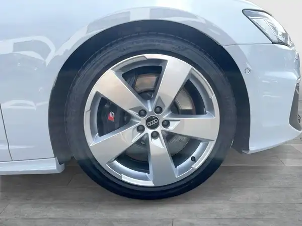 AUDI S6 LIMOUSINE (9/21)