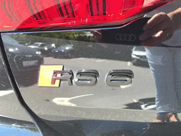 AUDI RS6 AVANT (18/24)
