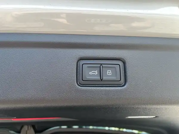 AUDI A6 AVANT E-TRON (16/22)