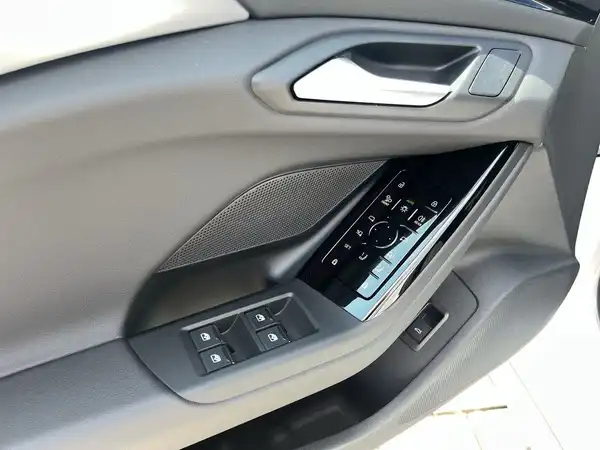 AUDI A6 AVANT E-TRON (20/22)