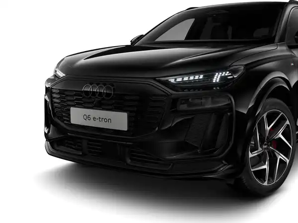 AUDI E-TRON (6/10)