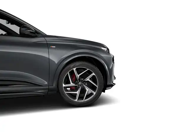 AUDI E-TRON (2/10)