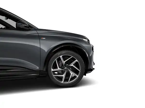 AUDI E-TRON (2/10)