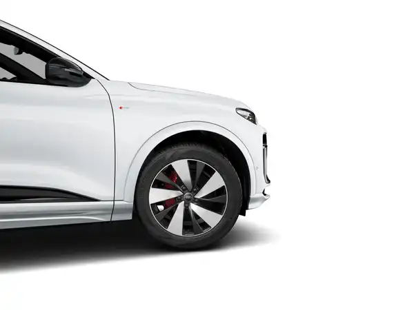 AUDI E-TRON (2/10)