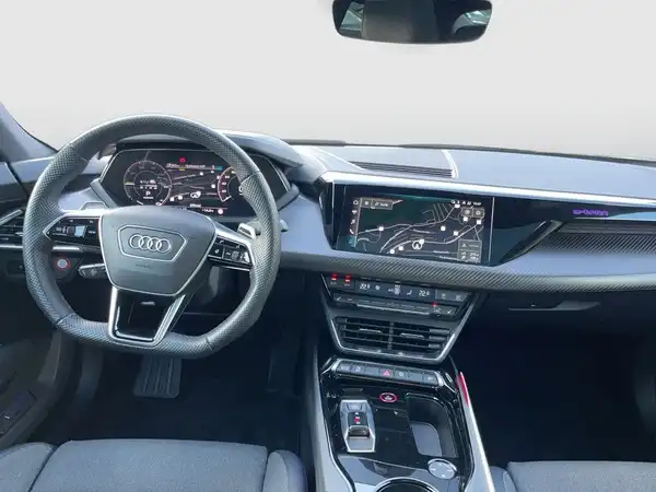 AUDI E-TRON GT (13/18)