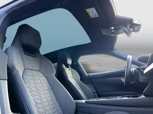 AUDI E-TRON GT (16/18)