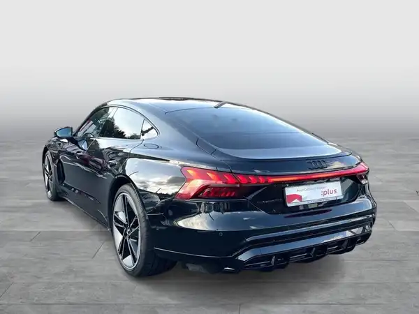 AUDI E-TRON GT (3/18)