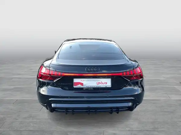 AUDI E-TRON GT (4/18)