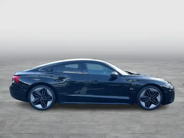 AUDI E-TRON GT (6/18)