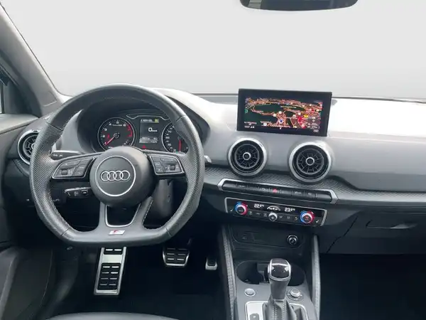 AUDI Q2 (13/18)