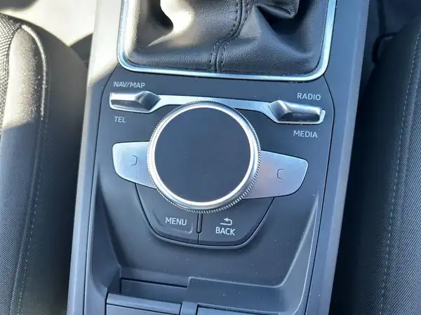 AUDI Q2 (22/24)