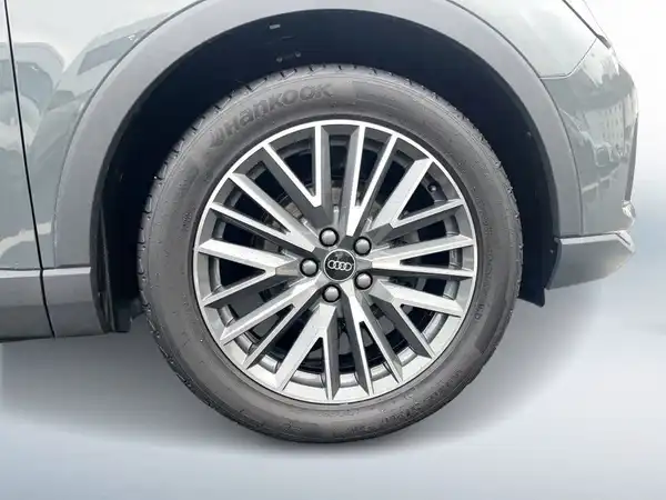 AUDI Q3 (10/19)