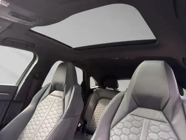 AUDI RS Q3 SPORTBACK (16/25)
