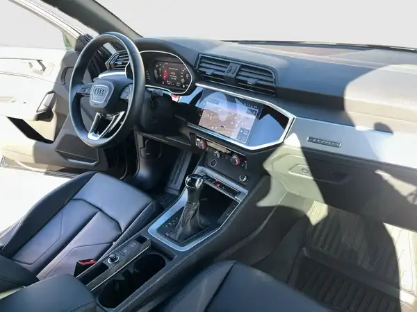 AUDI Q3 (22/24)