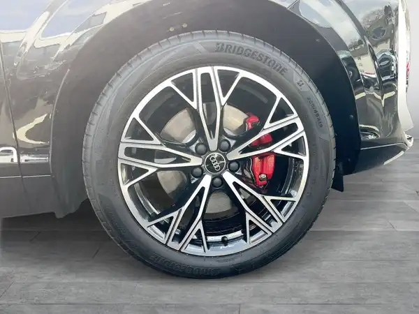 AUDI Q3 (9/19)