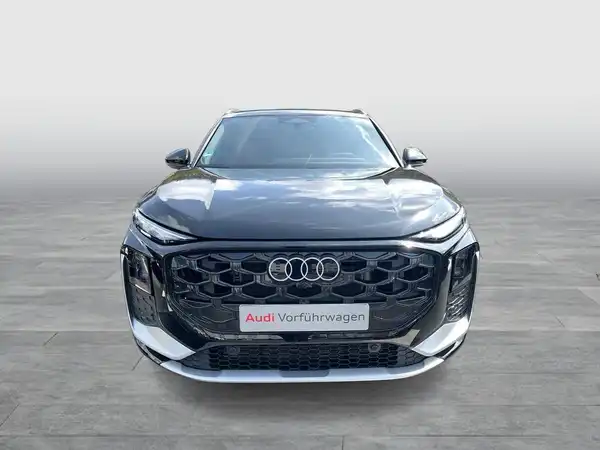AUDI Q3 (10/19)