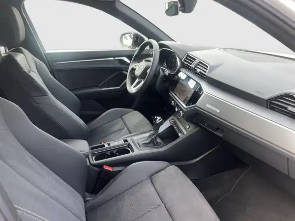 AUDI Q3 (17/20)
