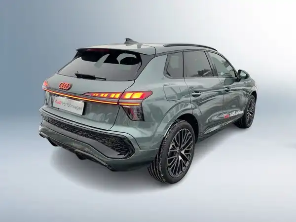 AUDI Q3 (5/18)