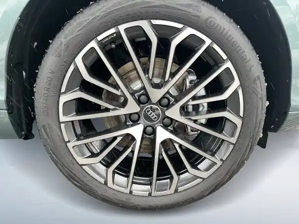 AUDI Q3 (9/18)