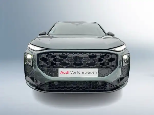 AUDI Q3 (10/18)