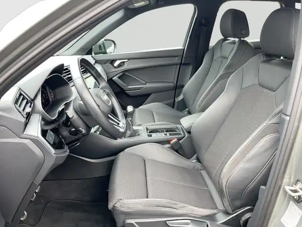 AUDI Q3 (12/21)