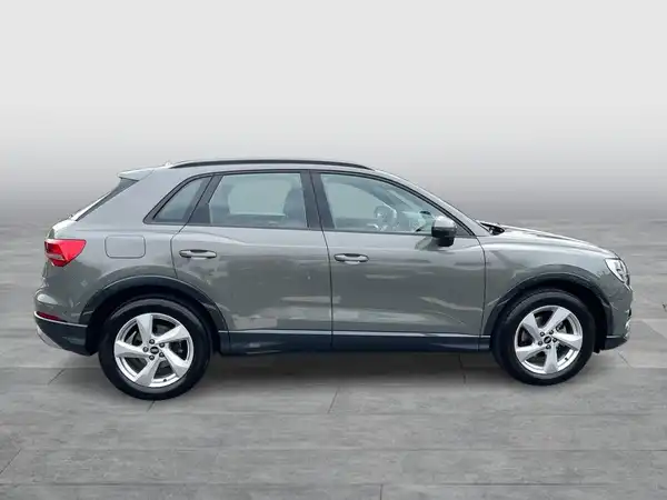 AUDI Q3 (9/21)