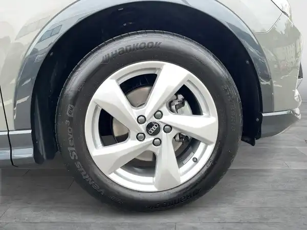 AUDI Q3 (10/21)