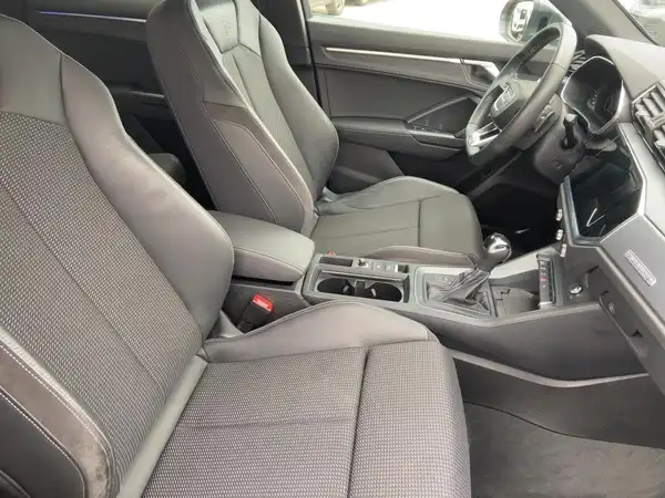AUDI Q3 (11/15)