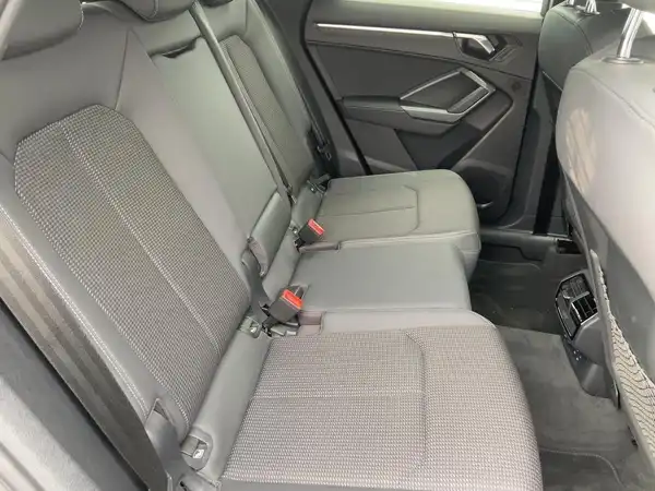AUDI Q3 (12/15)