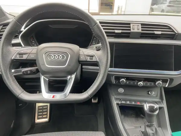 AUDI Q3 (8/15)
