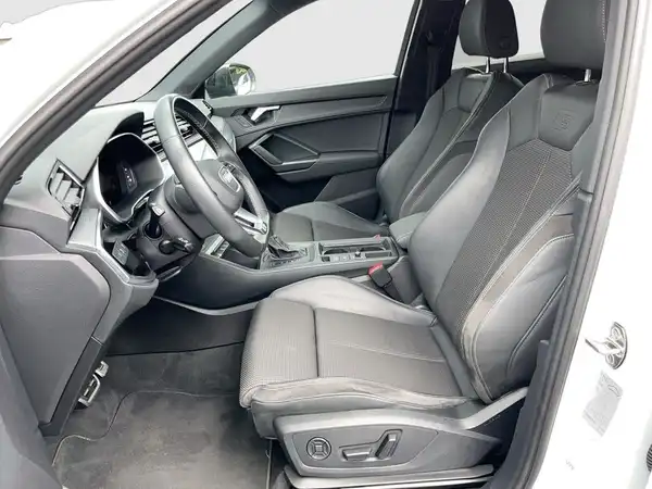 AUDI Q3 (12/24)
