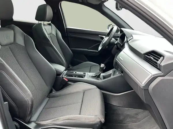 AUDI Q3 (19/24)