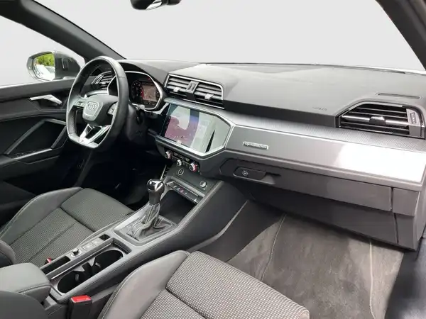 AUDI Q3 (20/24)