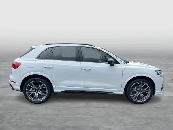 AUDI Q3 (9/24)