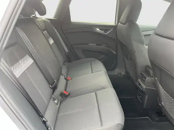 AUDI Q4 E-TRON (16/28)